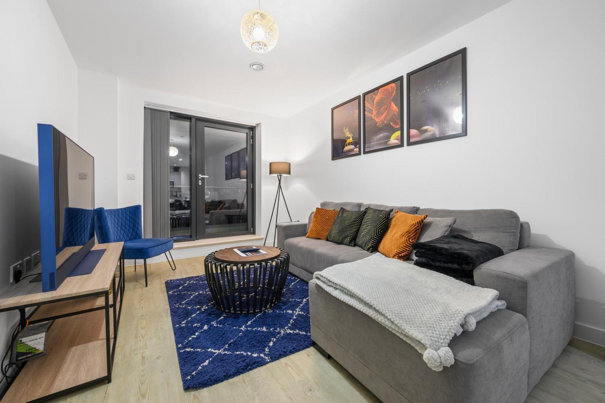 Stylish & Spacious Salford Quays One Bedroom High Floor Apartment With Balcony مانشستر المظهر الخارجي الصورة